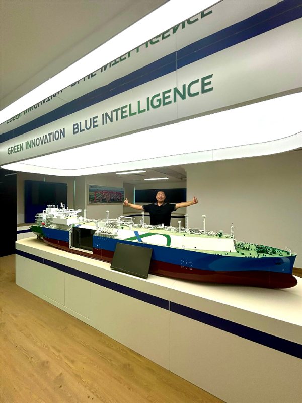 CSSC LNG carrier model showcase
